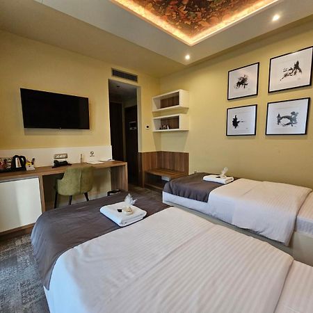 Hotel Etna Gracanica  Buitenkant foto