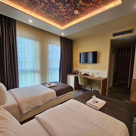 Hotel Etna Gracanica  Buitenkant foto