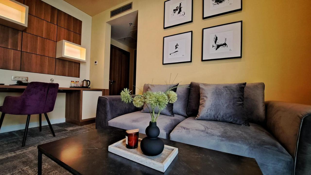 Hotel Etna Gracanica  Buitenkant foto