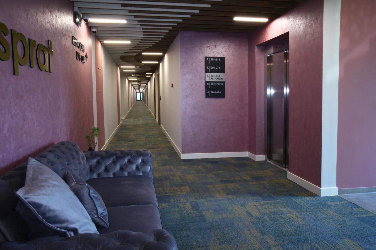 Hotel Etna Gracanica  Buitenkant foto