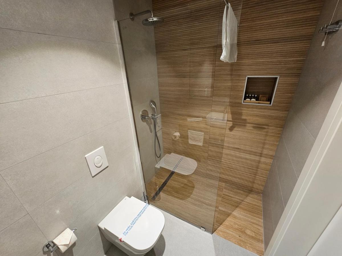 Hotel Etna Gracanica  Buitenkant foto