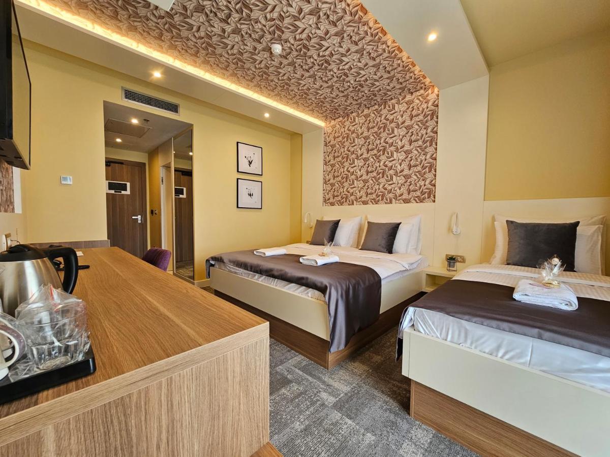 Hotel Etna Gracanica  Buitenkant foto