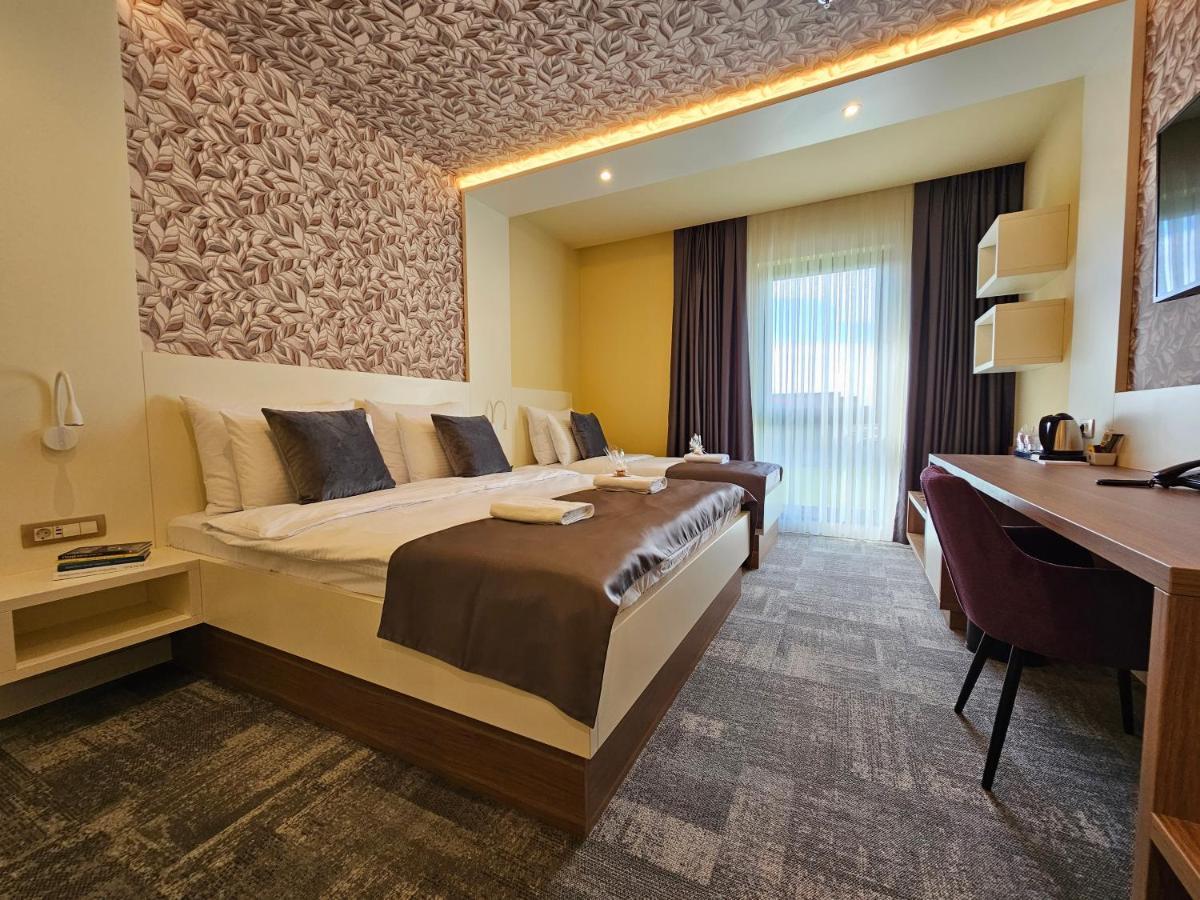 Hotel Etna Gracanica  Buitenkant foto