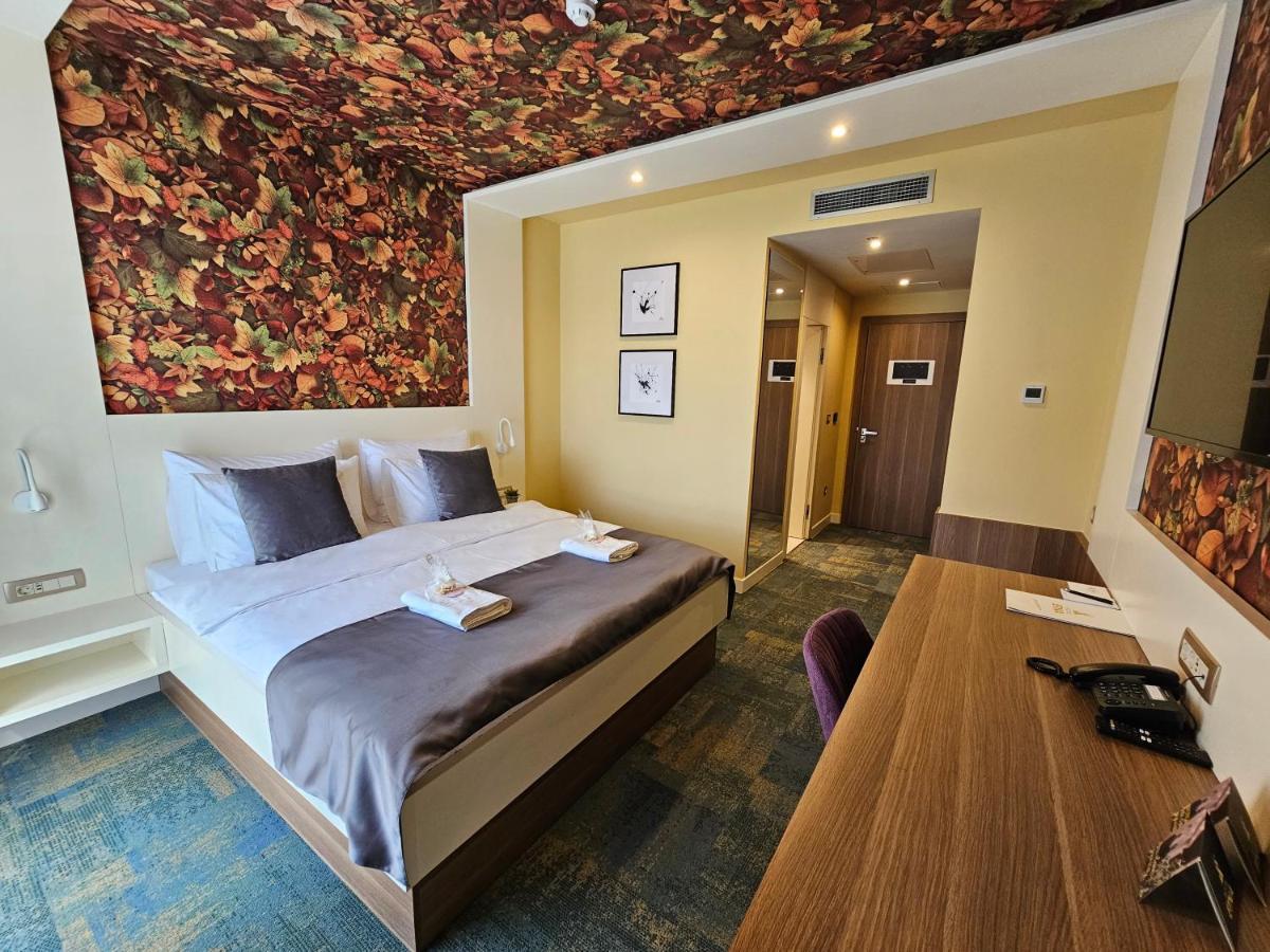 Hotel Etna Gracanica  Buitenkant foto