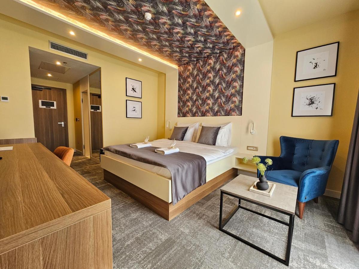 Hotel Etna Gracanica  Buitenkant foto