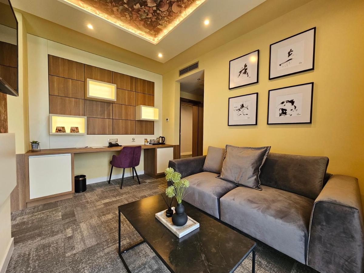 Hotel Etna Gracanica  Buitenkant foto