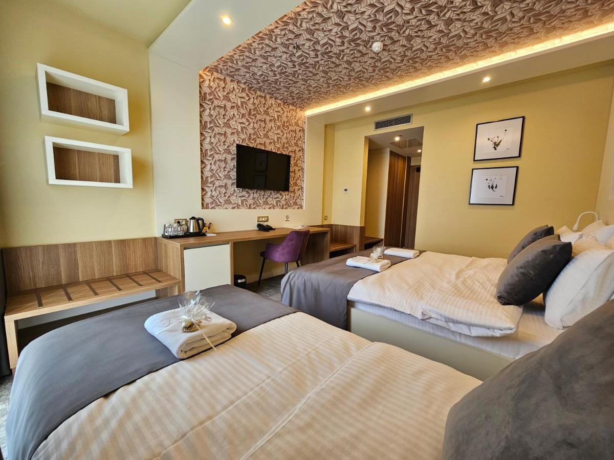Hotel Etna Gracanica  Buitenkant foto