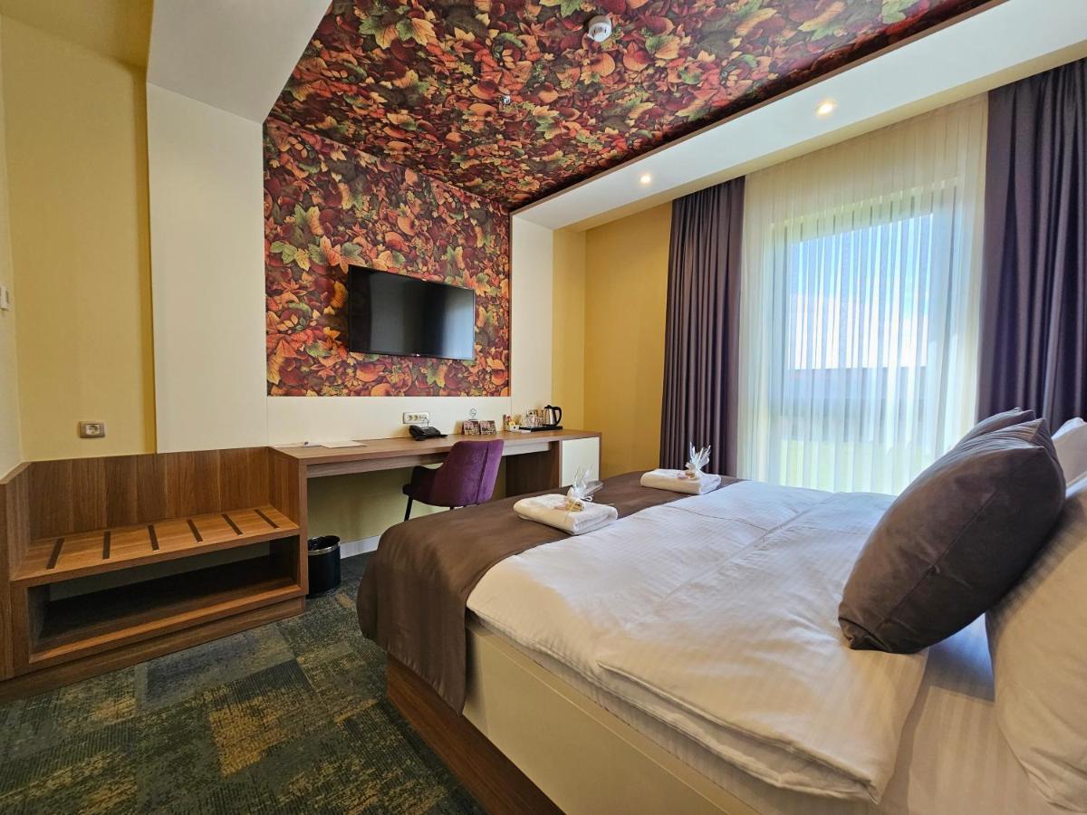 Hotel Etna Gracanica  Buitenkant foto