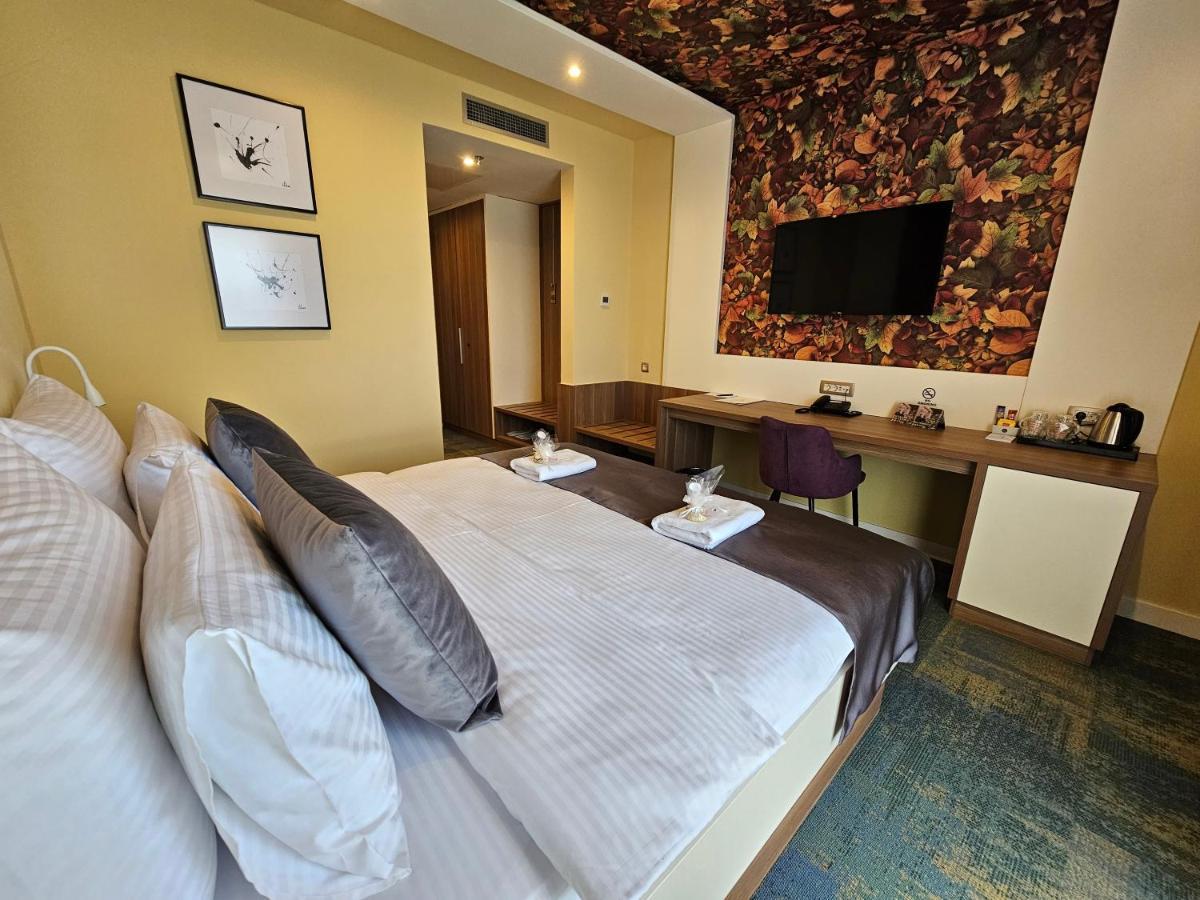 Hotel Etna Gracanica  Buitenkant foto