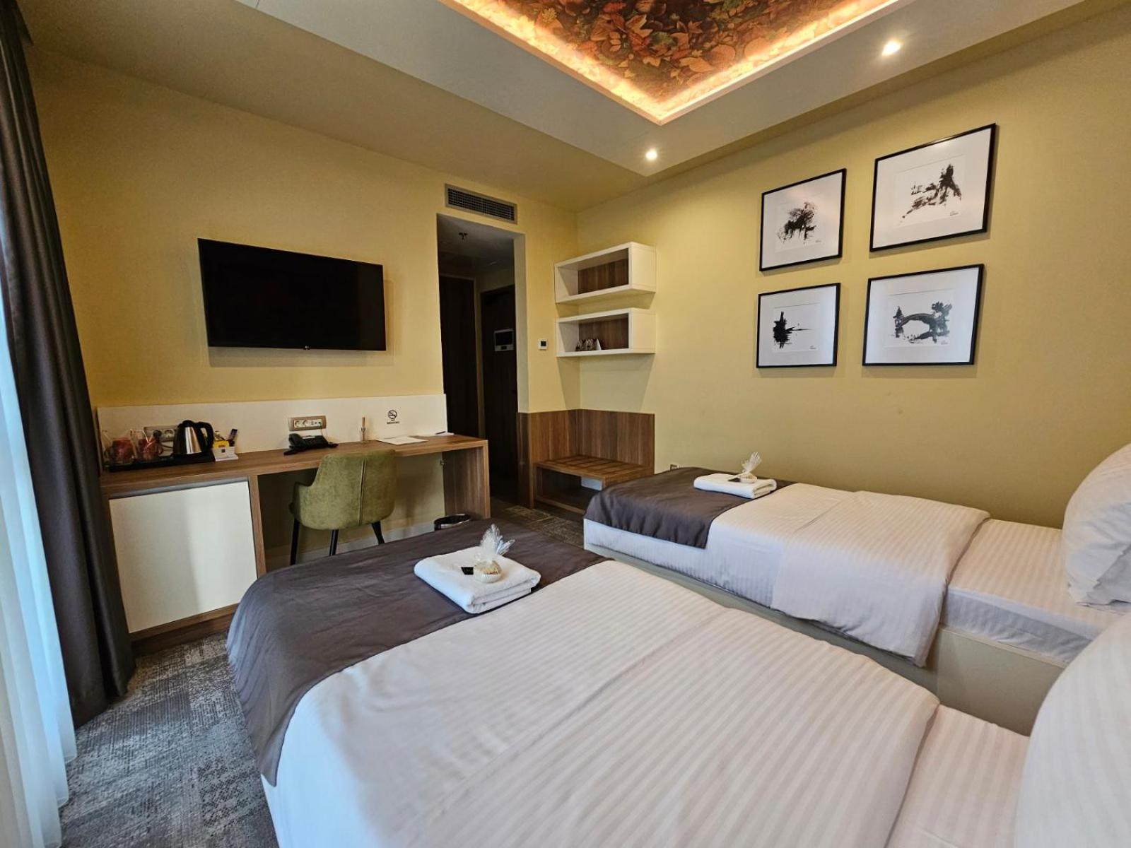 Hotel Etna Gracanica  Buitenkant foto