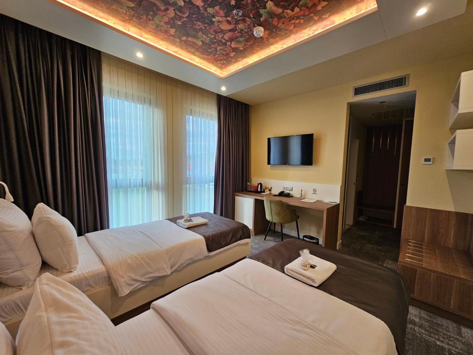 Hotel Etna Gracanica  Buitenkant foto